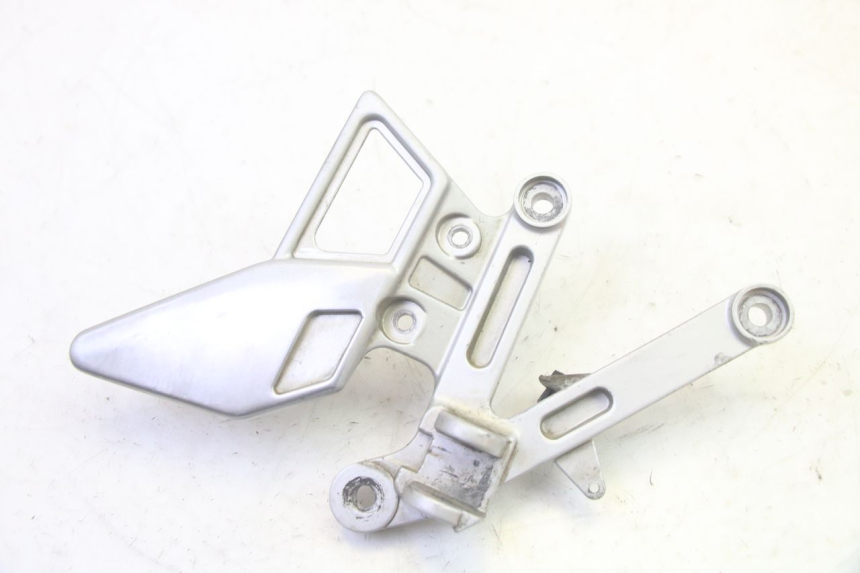 photo de PLATINE CALE PIED AVANT DROIT YAMAHA TZR 50 (2008 - 2016) - Vue principale