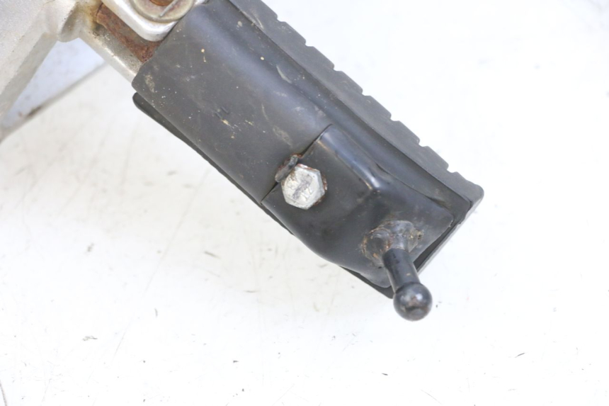 photo de PLATINE CALE PIED AVANT DROIT DAELIM VJ ROADWIN FI 125 (2008 - 2017) - Zoom état d’usage