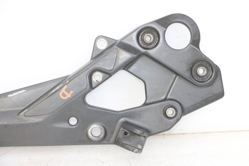 photo de PLATINE CALE PIED AVANT DROIT YAMAHA XJ6 ABS 600 (2008 - 2016)