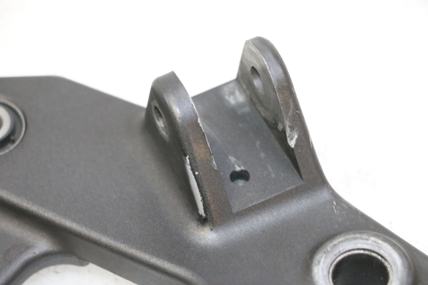 photo de PLATINE CALE PIED AVANT DROIT YAMAHA XJ6 ABS 600 (2008 - 2016)