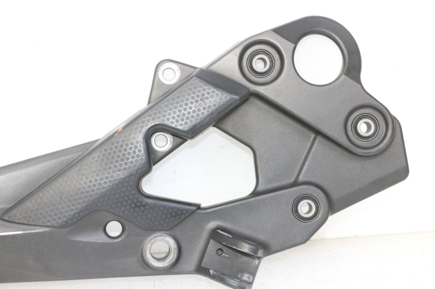 photo de PLATINE CALE PIED AVANT DROIT YAMAHA XJ6 ABS 600 (2008 - 2016)