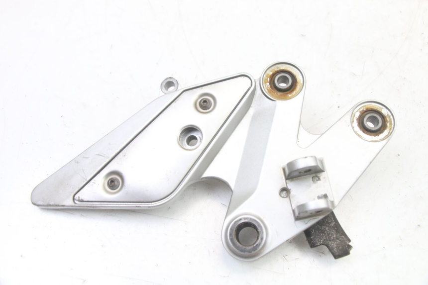 photo de PLATINE CALE PIED AVANT DROIT YAMAHA FZ6 FAZER S2 600 (2007 - 2011)