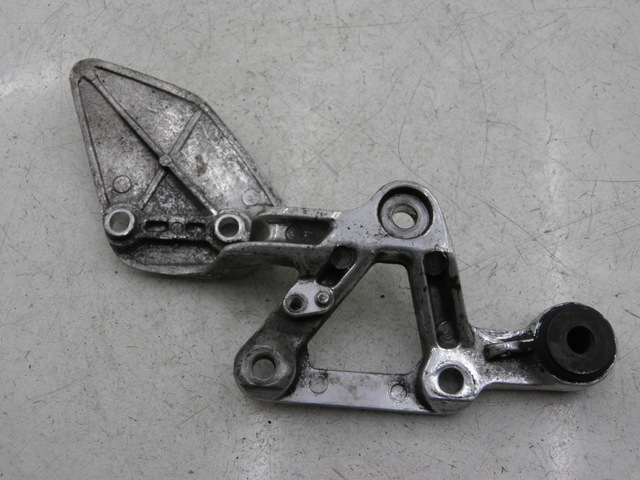 photo de PLATINE CALE PIED AVANT DROIT YAMAHA FZS FAZER 600 (1998 - 2001)