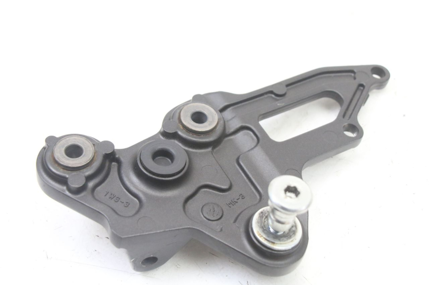 photo de PLATINE CALE PIED AVANT DROIT YAMAHA TRACER 7 700 (2020 - 2024)