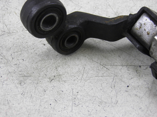 photo de PLATINE CALE PIED AVANT DROIT YAMAHA XJ F 900 (1983 - 1994)