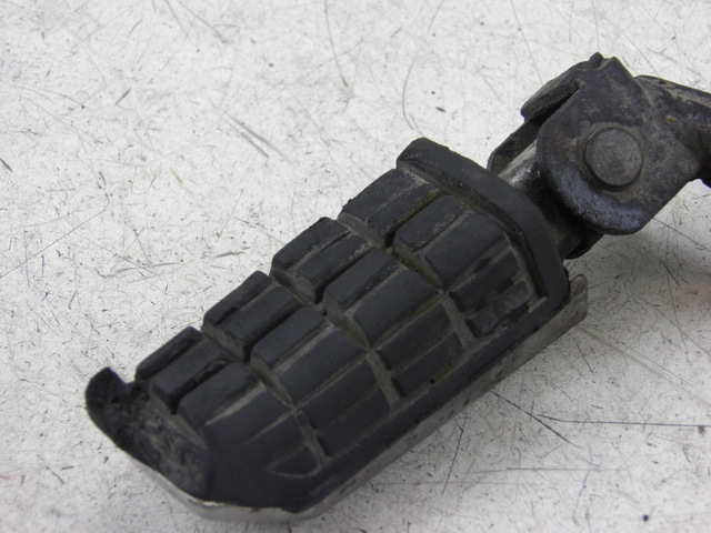 photo de PLATINE CALE PIED AVANT DROIT YAMAHA XJ F 900 (1983 - 1994)