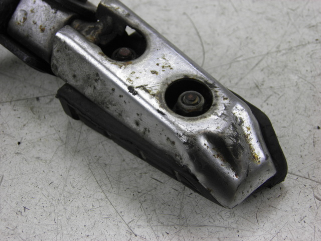 photo de PLATINE CALE PIED AVANT DROIT YAMAHA XJ F 900 (1983 - 1994)