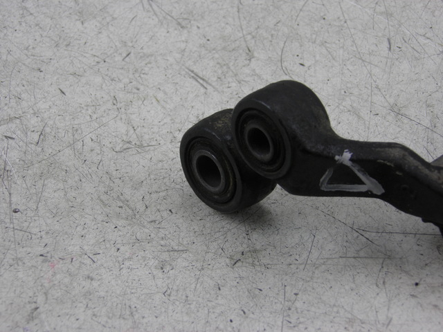 photo de PLATINE CALE PIED AVANT DROIT YAMAHA XJ F 900 (1983 - 1994)