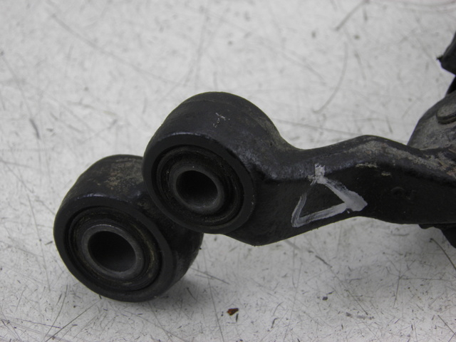 photo de PLATINE CALE PIED AVANT DROIT YAMAHA XJ F 900 (1983 - 1994)