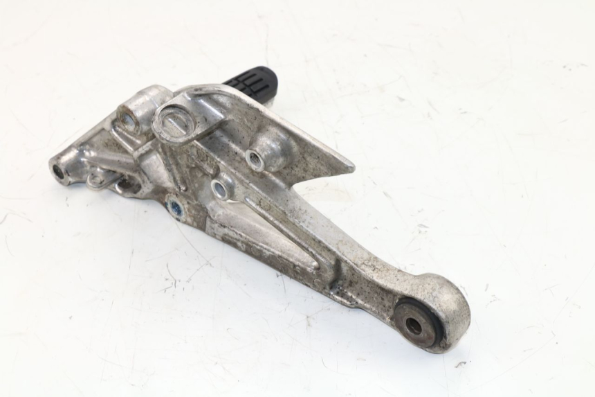 photo de PLATINE CALE PIED AVANT DROIT YAMAHA XJN DIVERSION 600 (2000 - 2003)