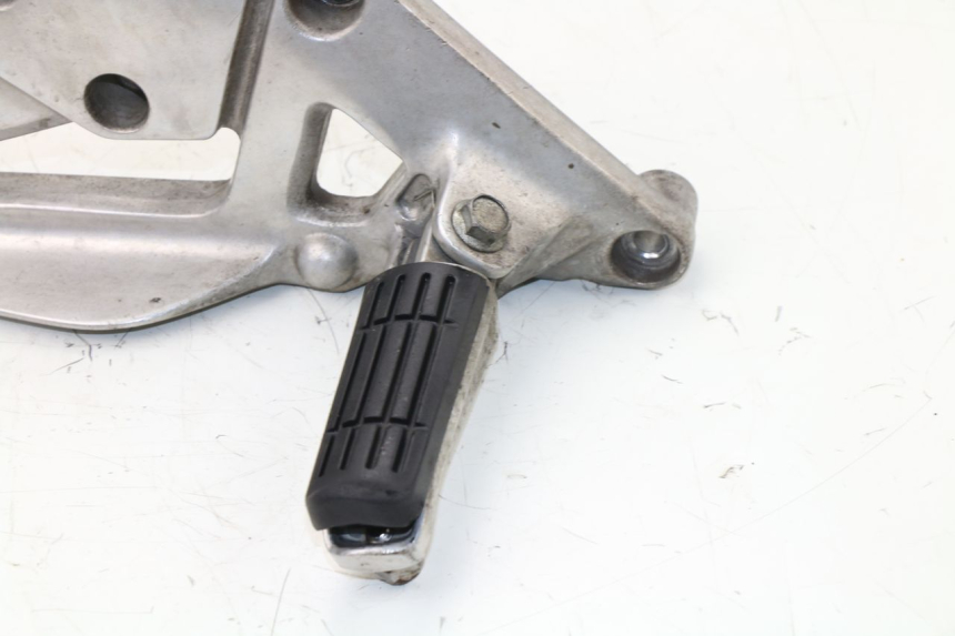 photo de PLATINE CALE PIED AVANT DROIT YAMAHA XJN DIVERSION 600 (2000 - 2003)