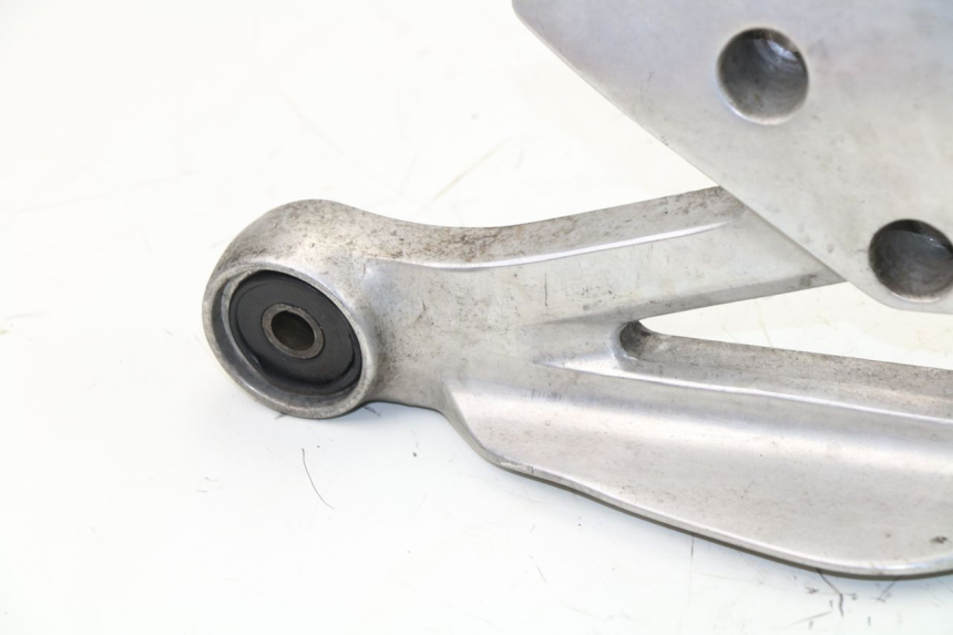 photo de PLATINE CALE PIED AVANT DROIT YAMAHA XJN DIVERSION 600 (2000 - 2003)