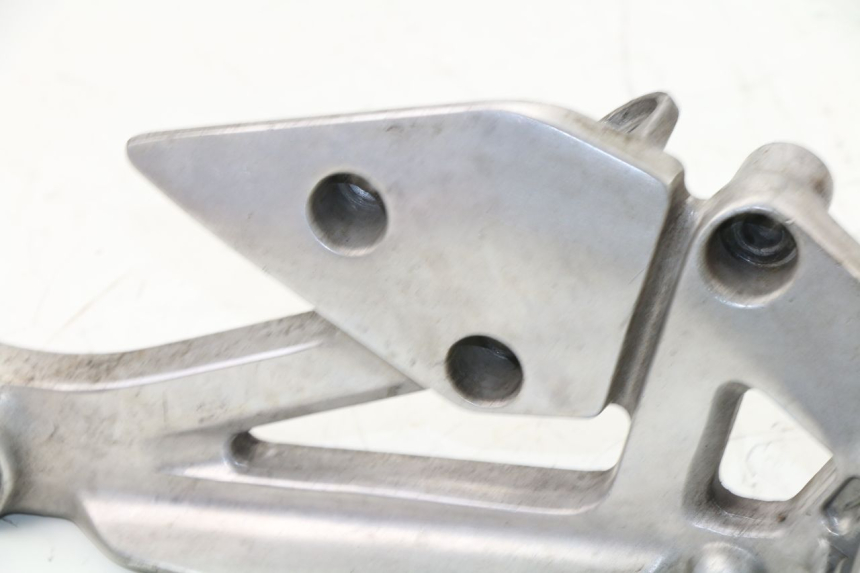 photo de PLATINE CALE PIED AVANT DROIT YAMAHA XJN DIVERSION 600 (2000 - 2003)