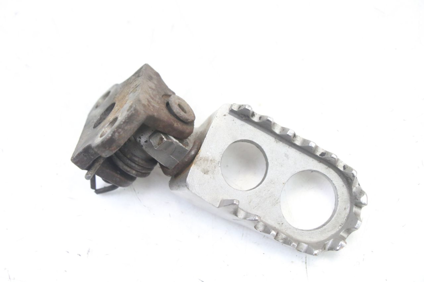 photo de PLATINE CALE PIED AVANT DROIT YAMAHA YZ 125 (2006 - 2016)