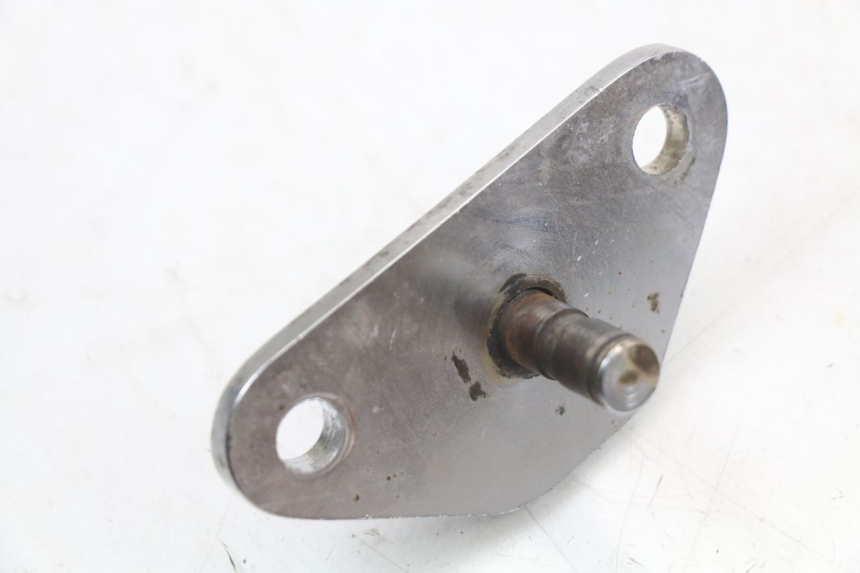 photo de PLATINE CALE PIED AVANT GAUCHE HYOSUNG GV AQUILA 125 (2000 - 2004)