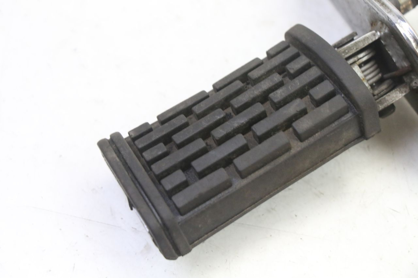 photo de PLATINE CALE PIED AVANT GAUCHE APRILIA CLASSIC 125 (1995 - 2001)