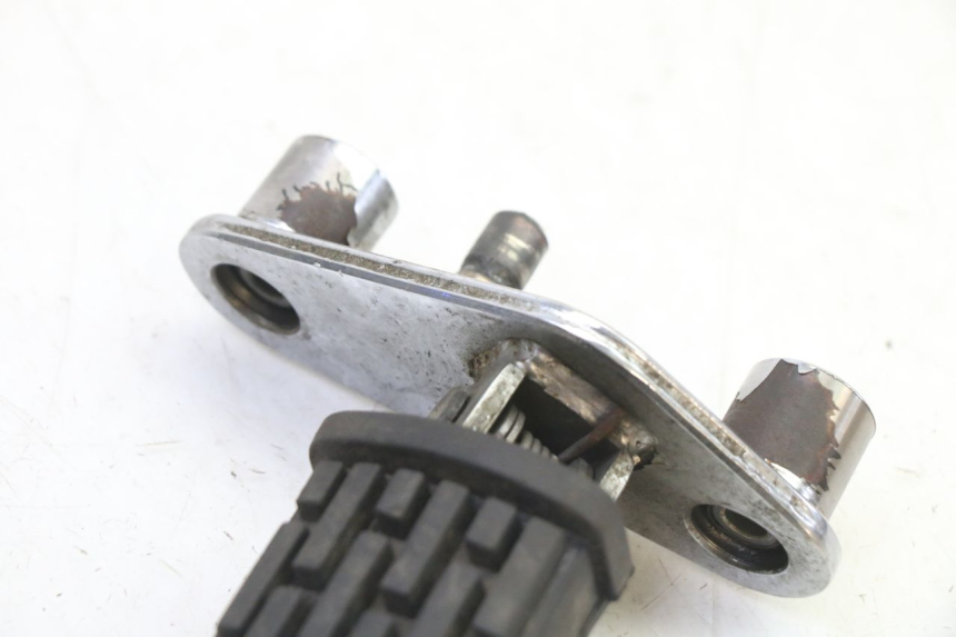 photo de PLATINE CALE PIED AVANT GAUCHE APRILIA CLASSIC 125 (1995 - 2001)