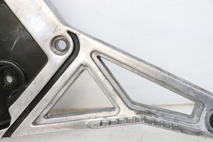 photo de PLATINE CALE PIED AVANT GAUCHE YAMAHA FJ 36Y 1100 (1984 - 1985)