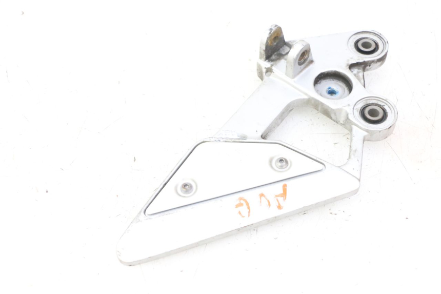 photo de PLATINE CALE PIED AVANT GAUCHE YAMAHA FZ6 FAZER S2 600 (2007 - 2011)