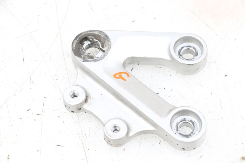 photo de PLATINE CALE PIED AVANT GAUCHE SUZUKI GSXR GSX-R 1000 (2003 - 2004) - Vue principale