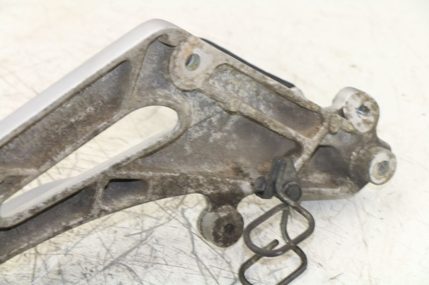 photo de PLATINE CALE PIED AVANT GAUCHE HONDA NTV DEAUVILLE 650 (2001 - 2006)