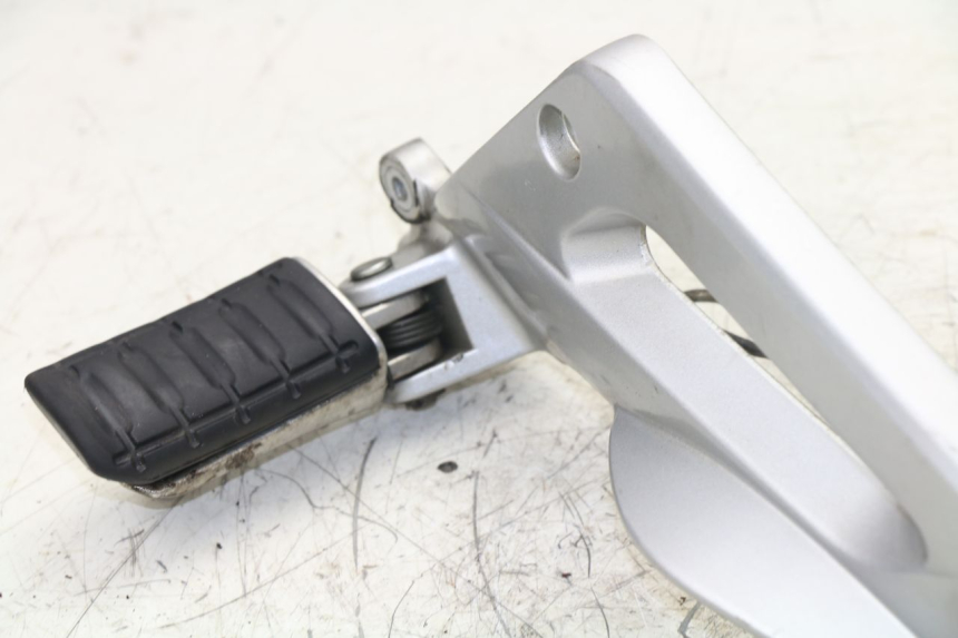 photo de PLATINE CALE PIED AVANT GAUCHE HONDA NTV DEAUVILLE 650 (2001 - 2006)