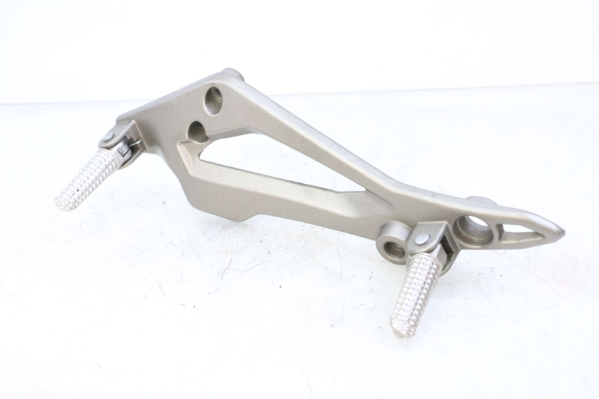 photo de PLATINE CALE PIED AVANT GAUCHE KIDEN KD125-G 125 (2018 - 2022)