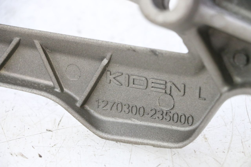 photo de PLATINE CALE PIED AVANT GAUCHE KIDEN KD125-G 125 (2018 - 2022)