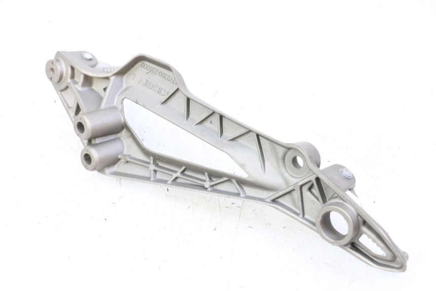 photo de PLATINE CALE PIED AVANT GAUCHE KIDEN KD125-G 125 (2018 - 2022)