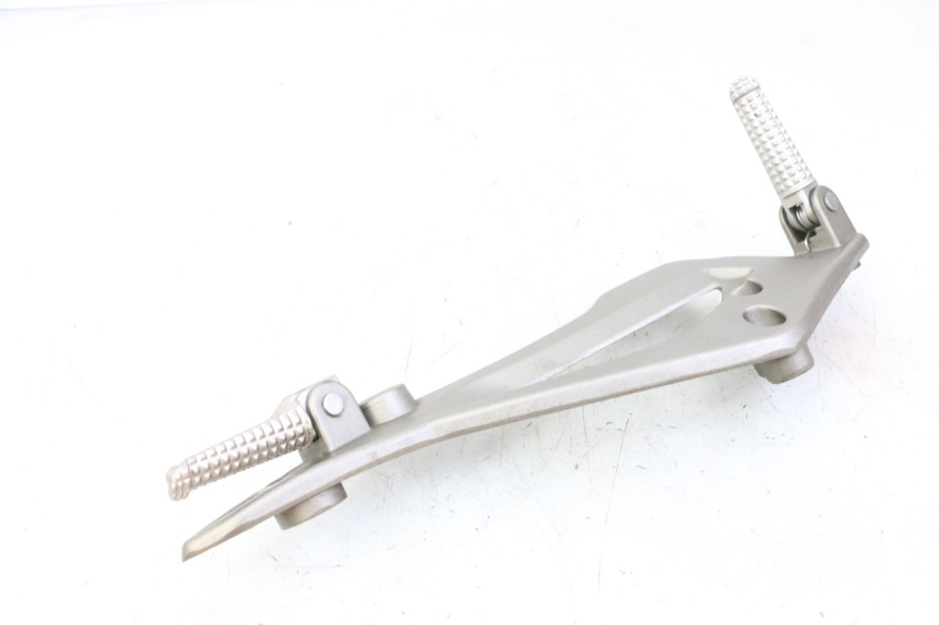 photo de PLATINE CALE PIED AVANT GAUCHE KIDEN KD125-G 125 (2018 - 2022)