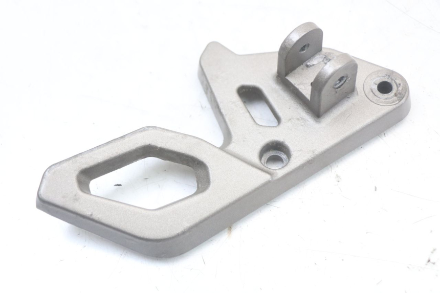 photo de PLATINE CALE PIED AVANT GAUCHE MASAI SCRAMBLER SPORT 125 (2021 - 2025)