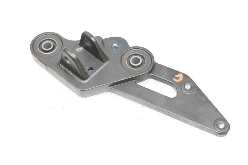 photo de PLATINE CALE PIED AVANT GAUCHE YAMAHA MT-07 MT07 ABS 700 (2018 - 2020) - Autre angle de vue