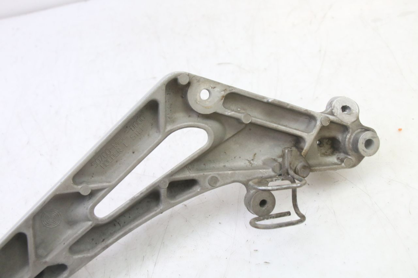 photo de PLATINE CALE PIED AVANT GAUCHE HONDA NTV DEAUVILLE 650 (2001 - 2006)