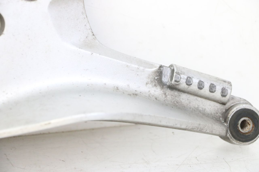 photo de PLATINE CALE PIED AVANT GAUCHE HONDA ST PAN EUROPEAN 1300 (2002 - 2013)