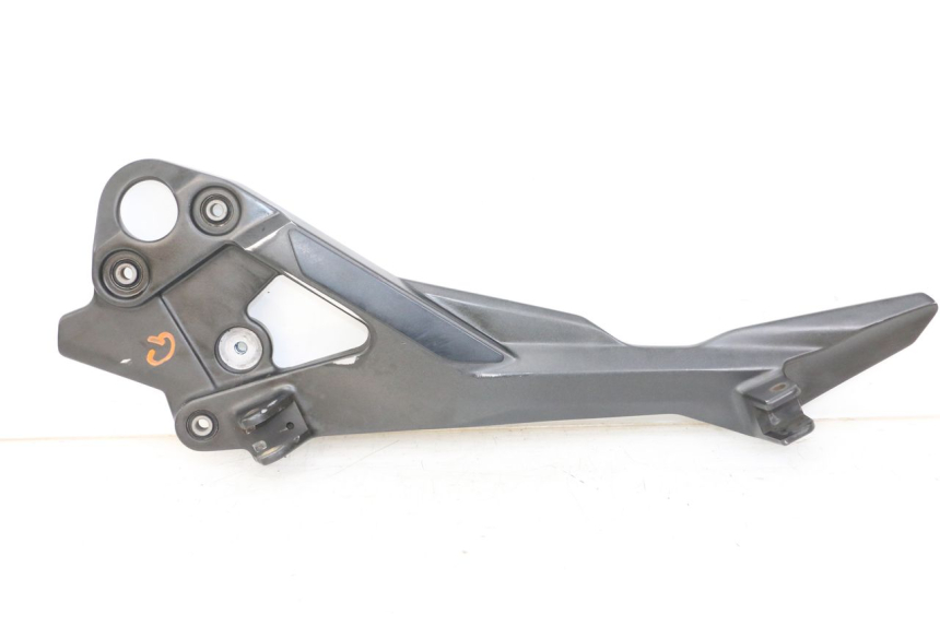 photo de PLATINE CALE PIED AVANT GAUCHE YAMAHA XJ6 ABS 600 (2008 - 2016)