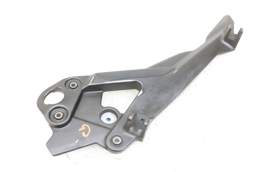 photo de PLATINE CALE PIED AVANT GAUCHE YAMAHA XJ6 ABS 600 (2008 - 2016)