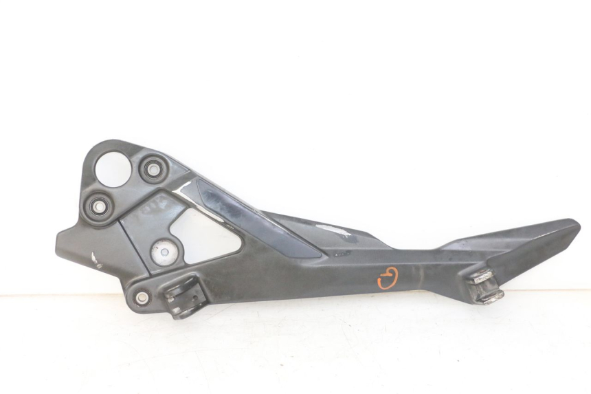 photo de PLATINE CALE PIED AVANT GAUCHE YAMAHA XJ6 ABS 600 (2008 - 2016)