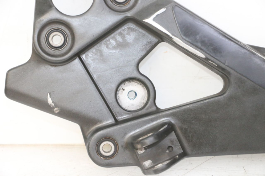 photo de PLATINE CALE PIED AVANT GAUCHE YAMAHA XJ6 ABS 600 (2008 - 2016)
