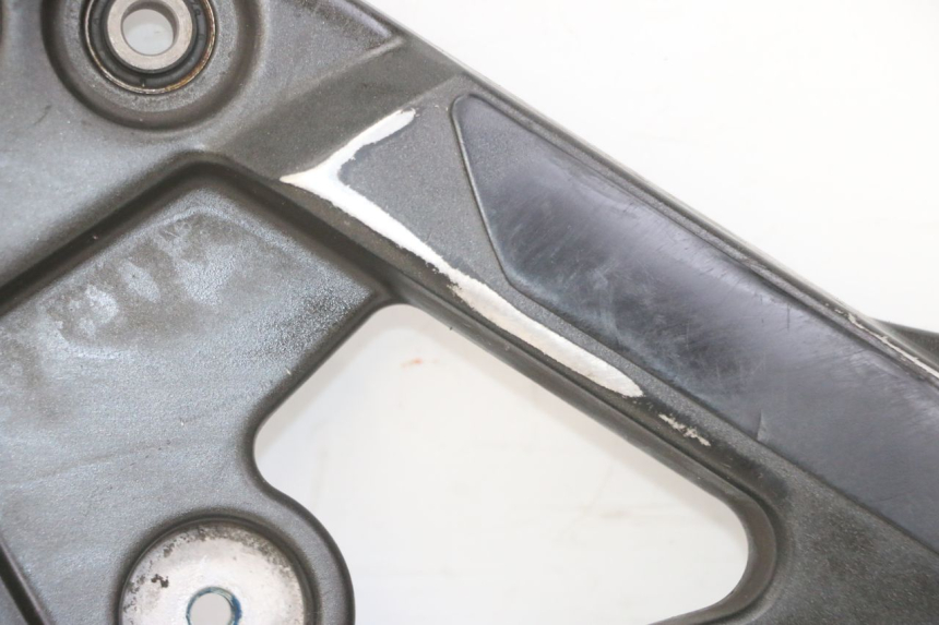 photo de PLATINE CALE PIED AVANT GAUCHE YAMAHA XJ6 ABS 600 (2008 - 2016)