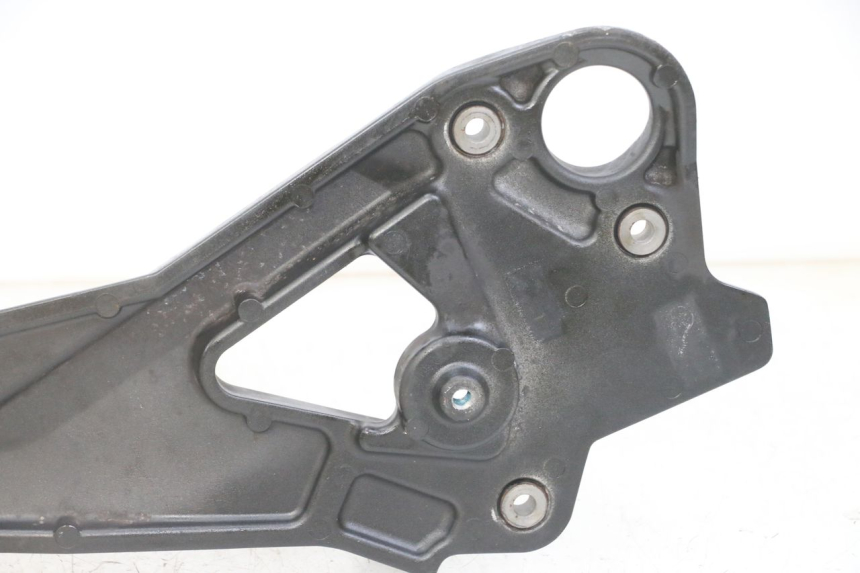 photo de PLATINE CALE PIED AVANT GAUCHE YAMAHA XJ6 ABS 600 (2008 - 2016)