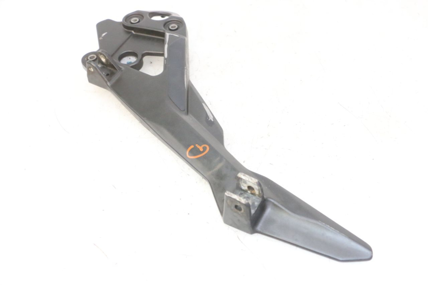 photo de PLATINE CALE PIED AVANT GAUCHE YAMAHA XJ6 ABS 600 (2008 - 2016)