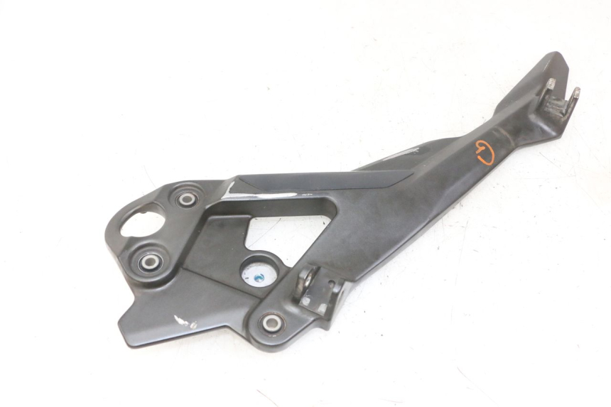 photo de PLATINE CALE PIED AVANT GAUCHE YAMAHA XJ6 ABS 600 (2008 - 2016)