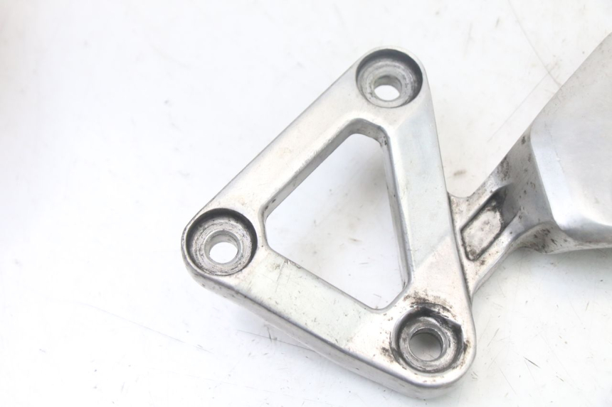 photo de PLATINE CALE PIED AVANT GAUCHE YAMAHA FZS FAZER 600 (2001 - 2003)