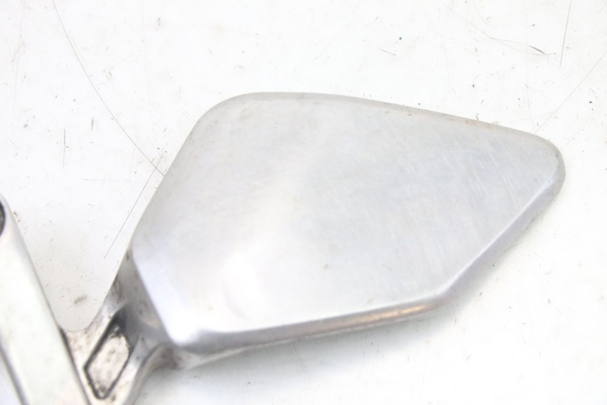photo de PLATINE CALE PIED AVANT GAUCHE YAMAHA FZS FAZER 600 (2001 - 2003)