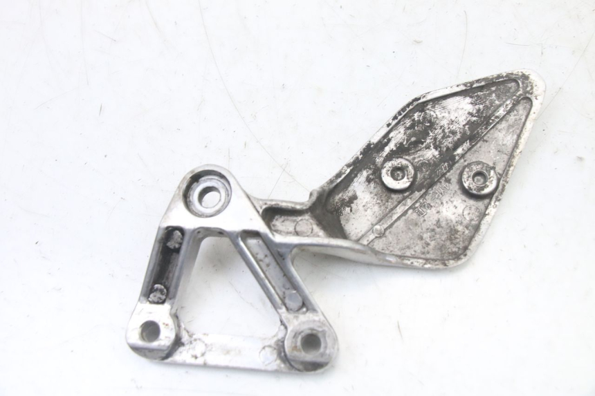 photo de PLATINE CALE PIED AVANT GAUCHE YAMAHA FZS FAZER 600 (2001 - 2003)