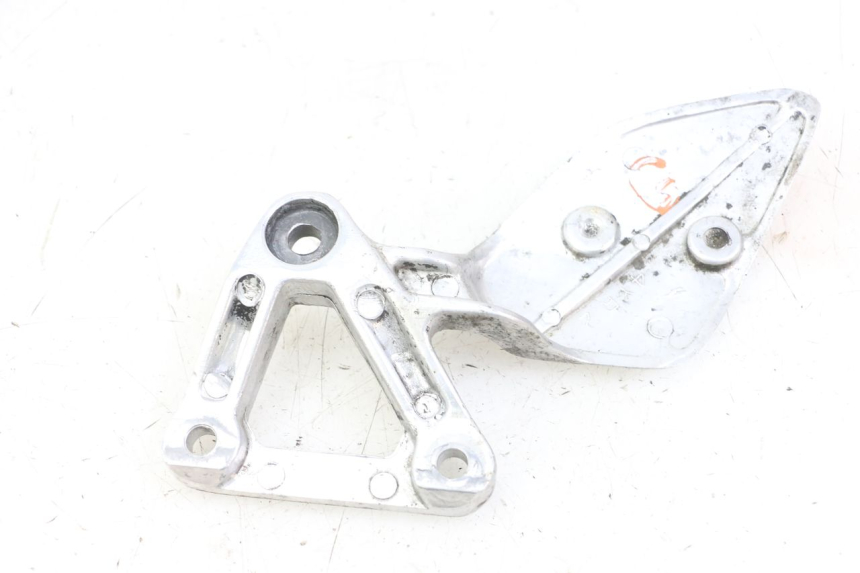 photo de PLATINE CALE PIED AVANT GAUCHE YAMAHA FZS FAZER 600 (2001 - 2003)
