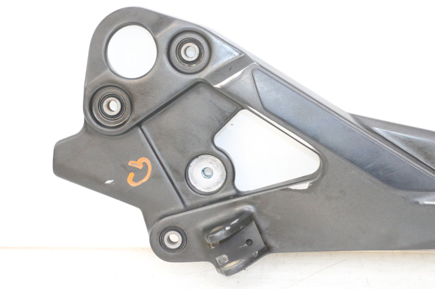photo de PLATINE CALE PIED AVANT GAUCHE YAMAHA XJ6 ABS 600 (2008 - 2016)