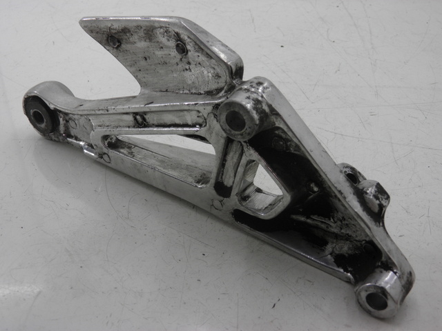 photo de PLATINE CALE PIED AVANT GAUCHE YAMAHA XJS DIVERSION 600 (1997 - 1999)