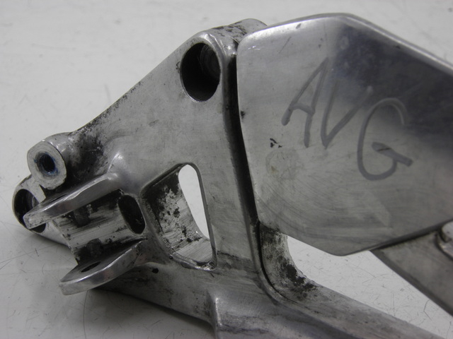 photo de PLATINE CALE PIED AVANT GAUCHE YAMAHA XJS DIVERSION 600 (1997 - 1999)