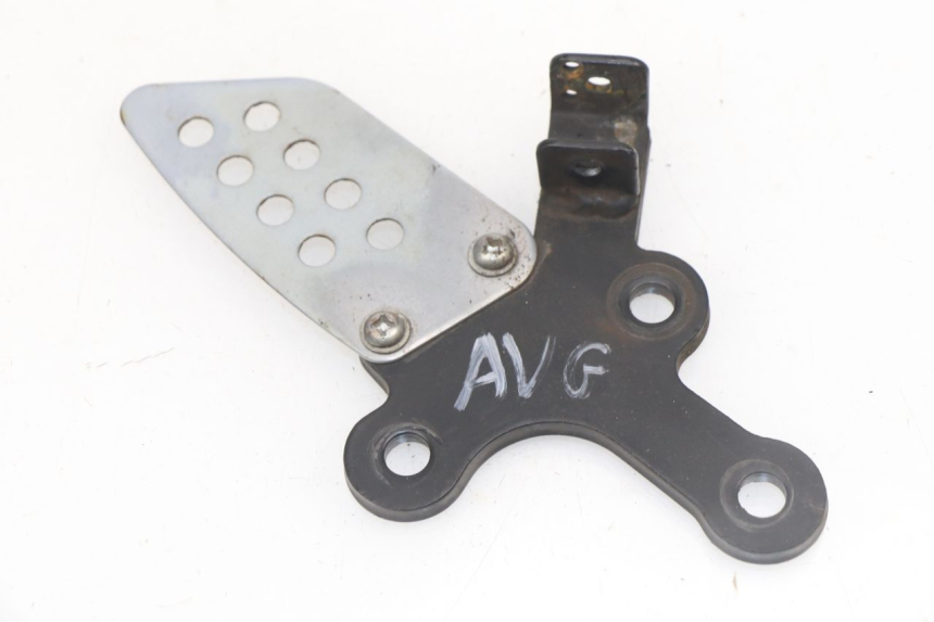 photo de PLATINE CALE PIED AVANT GAUCHE YAMASAKI ROADSTER 50 (2013 - 2018)